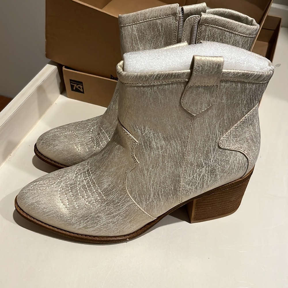 Dirty Laundry Unite Metallic Boot 10 NIB - Picture 3 of 9